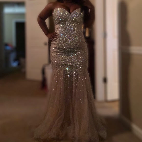 Designer Mermaid Special Occasion Dress. - Picture 2 of 5